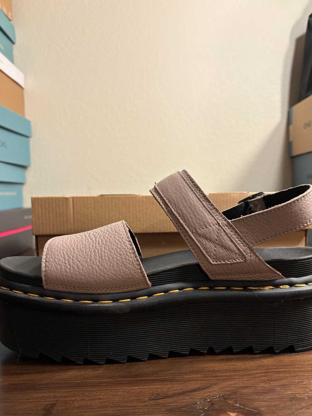 Dr. Martens Voss Quad Platform Sandal in Vintage Taupe with a Black Sole - Picture 3 of 10